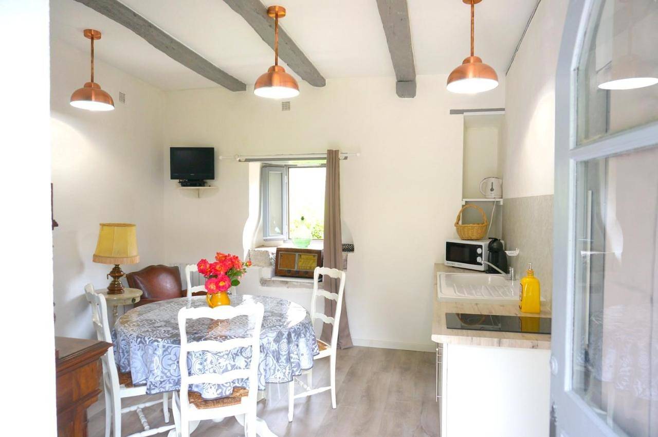 Appartement entier, One-Bedroom Apartment in Saint-Cirq-Lapopie, Quercy