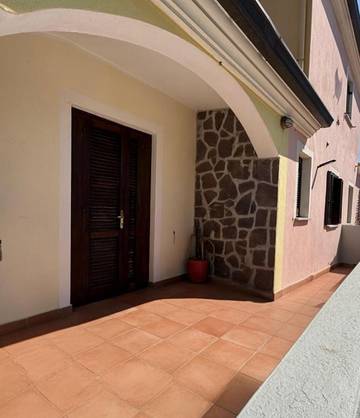 Gîte pour 6 personnes, avec balcon, animaux acceptés à Monte Petrosu