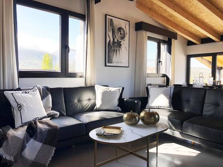 Casa de vacaciones para 12 personas, con vistas además de jardín y piscina en Valle del Alberche