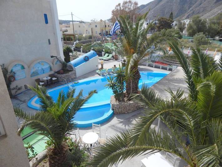 Location de vacances pour 6 personnes, avec piscine et jardin ainsi que jacuzzi et bassin pour enfant à Perissa - 3