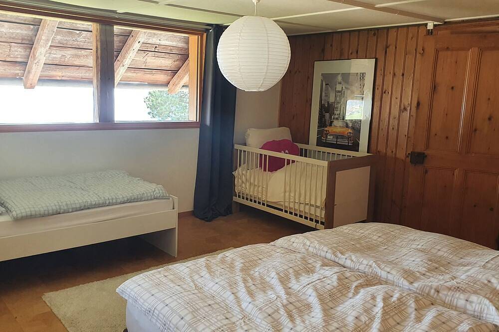 Cozy vacation home with views of Lake Thun and the Alps in Sigriswil, Meer van Thun