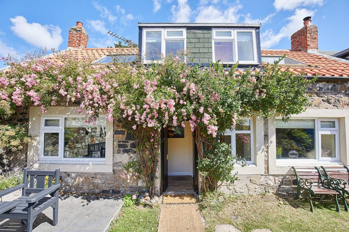 Host   Stay   Eden Cottage in Holy Island