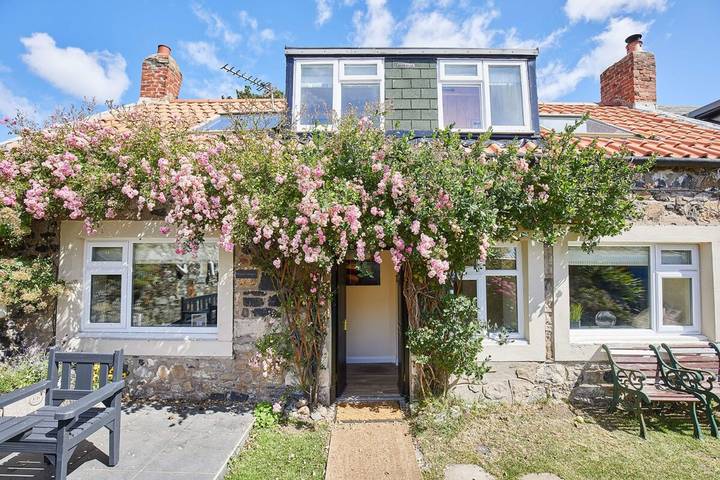 Holiday rental for 4 people, with garden and terrace in North East England
