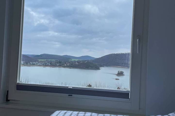 Ederseehen - Modernes Ferienhaus mit Terrasse, Sauna und Blick auf den Edersee in Bringhausen, Edertal