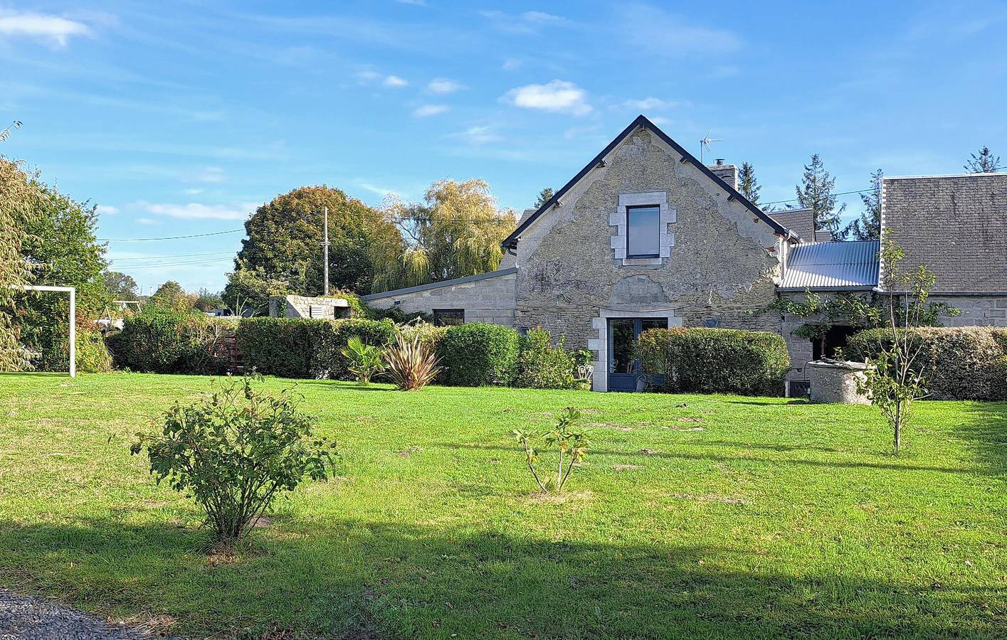 Appartement confortable avec jardin et WiFi près de la plage in Bricqueville-sur-Mer, Région de Coutances