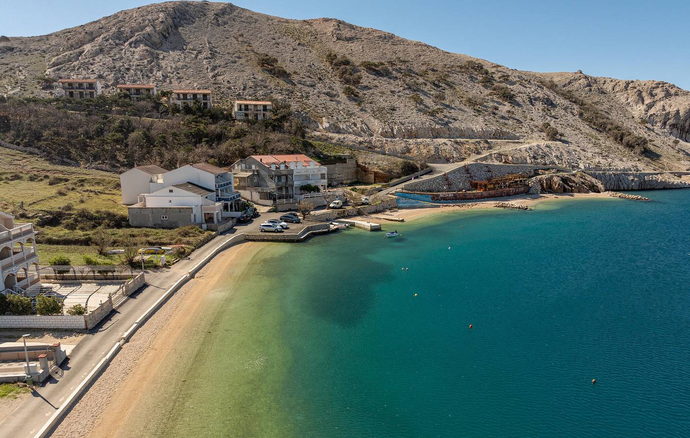 Ganze Ferienwohnung, Apartment mit Meerblick, Terrasse, Grill und WLAN – 2 km vom Strand Beritnica entfernt in Metajna, Pag