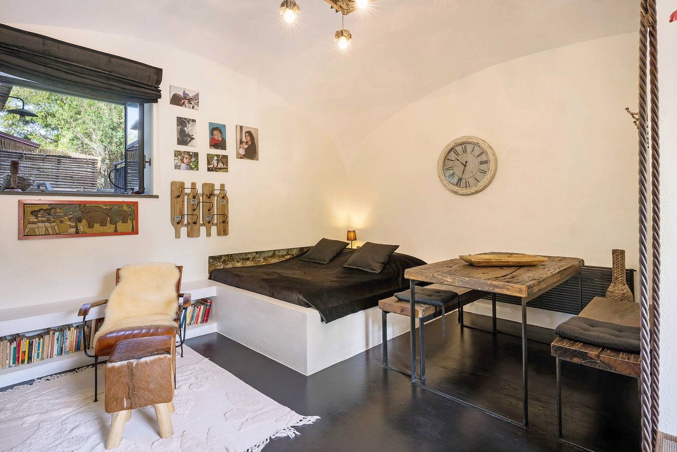 Entire studio, Studio Apartment 'Il Vecchio Forno' with Mountain View, Private Terrace and Wi-Fi in Naples Province
