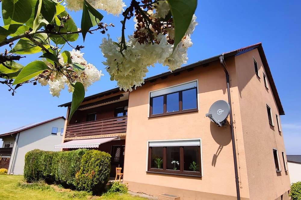 Ganze Wohnung, Haus am Berg, Fewo Panoramablick im fränkischen Seenland, Haustiere willkommen. in Pleinfeld, Frankenalb