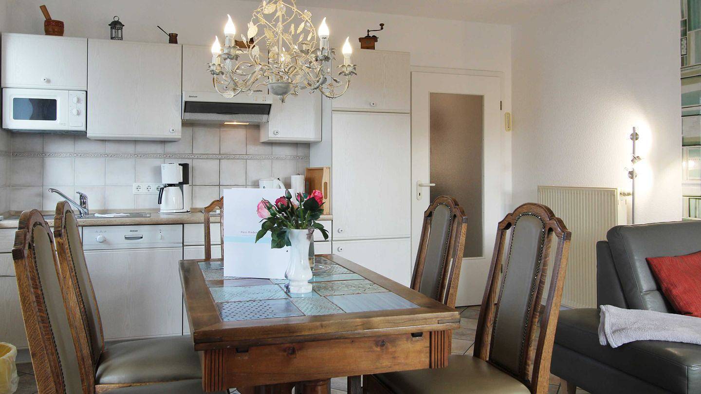 Ganze Wohnung, Helle Ferienwohnung in Kühlungsborn mit Balkon, Strandkorb und Fahrrädern in Ostseebad Kühlungsborn, Kühlungsborn