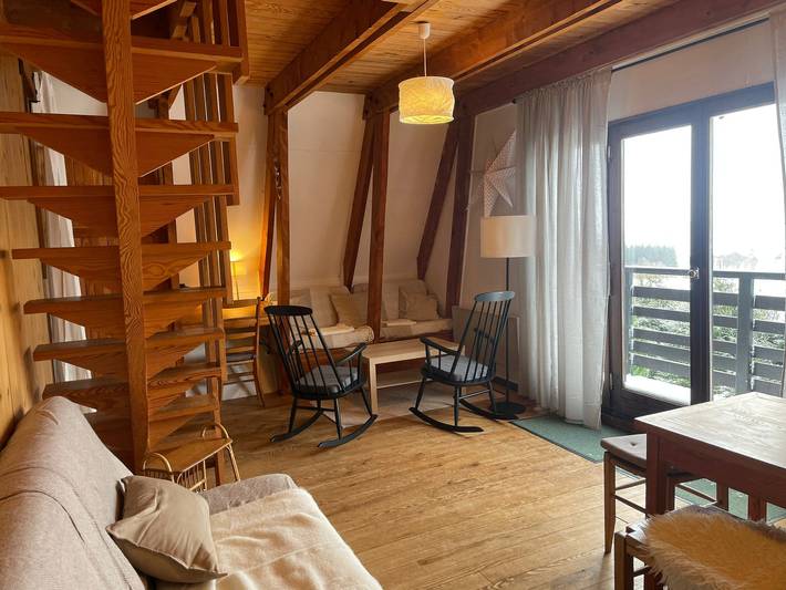 Mountain chalet with balcony, near slopes and center in Super Besse, Besse-et-Saint-Anastaise