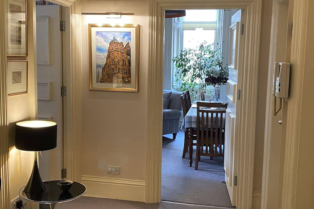 Entire apartment, Fantastic, spacious apartment in the heart of Glasgow. in Glasgow, Greater Glasgow and Clyde Valley