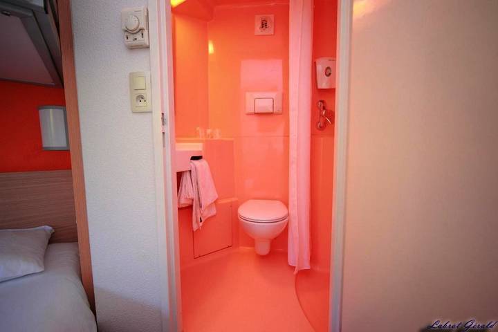 Hôtel pour 3 personnes, avec terrasse et jardin à Alès - 3