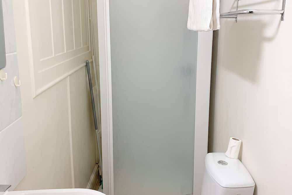 Entire apartment, Homerez - Studio in Néris-les-Bains in Néris-les-Bains, Montluçon region