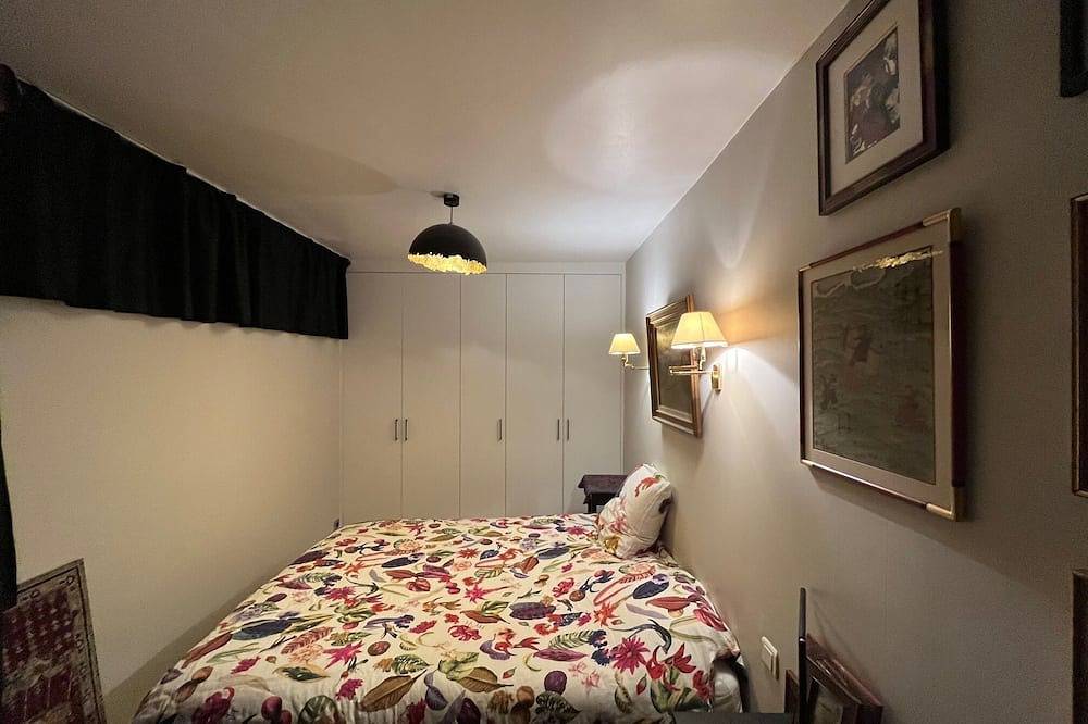 Appartamento intero, 2-room apartment like a house in Parigi, Ile-de-France