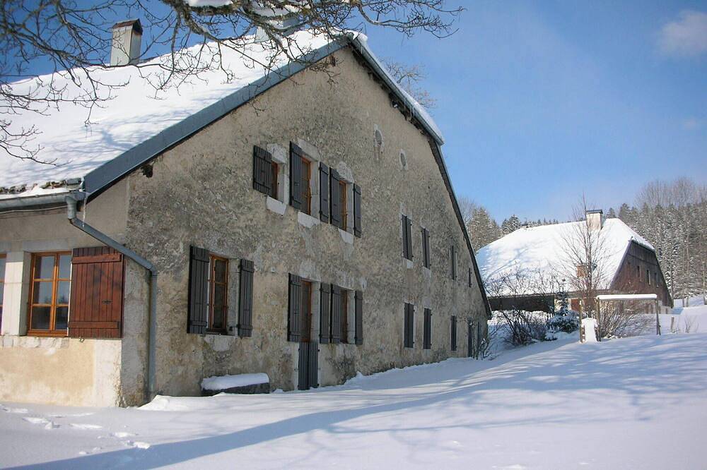 Comtoise farmhouse sleeps 10, Haut Doubs, Swiss border, rated 4 épis in Mouthe-Lac et Mont d’Or, Französischer Jura
