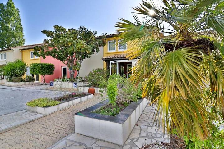 Hôtel pour 2 personnes, avec terrasse ainsi que vue et jardin à La Farlède - 2