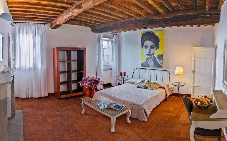 Agriturismo per 13 persone, con terrazza e giardino, con animali domestici in Massarosa