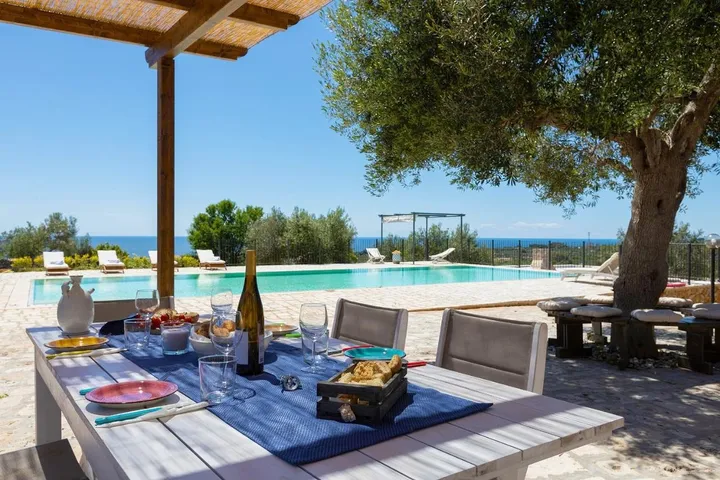 Villa für 6 Personen, mit Pool und Ausblick sowie Terrasse und Garten, mit Haustier - 1