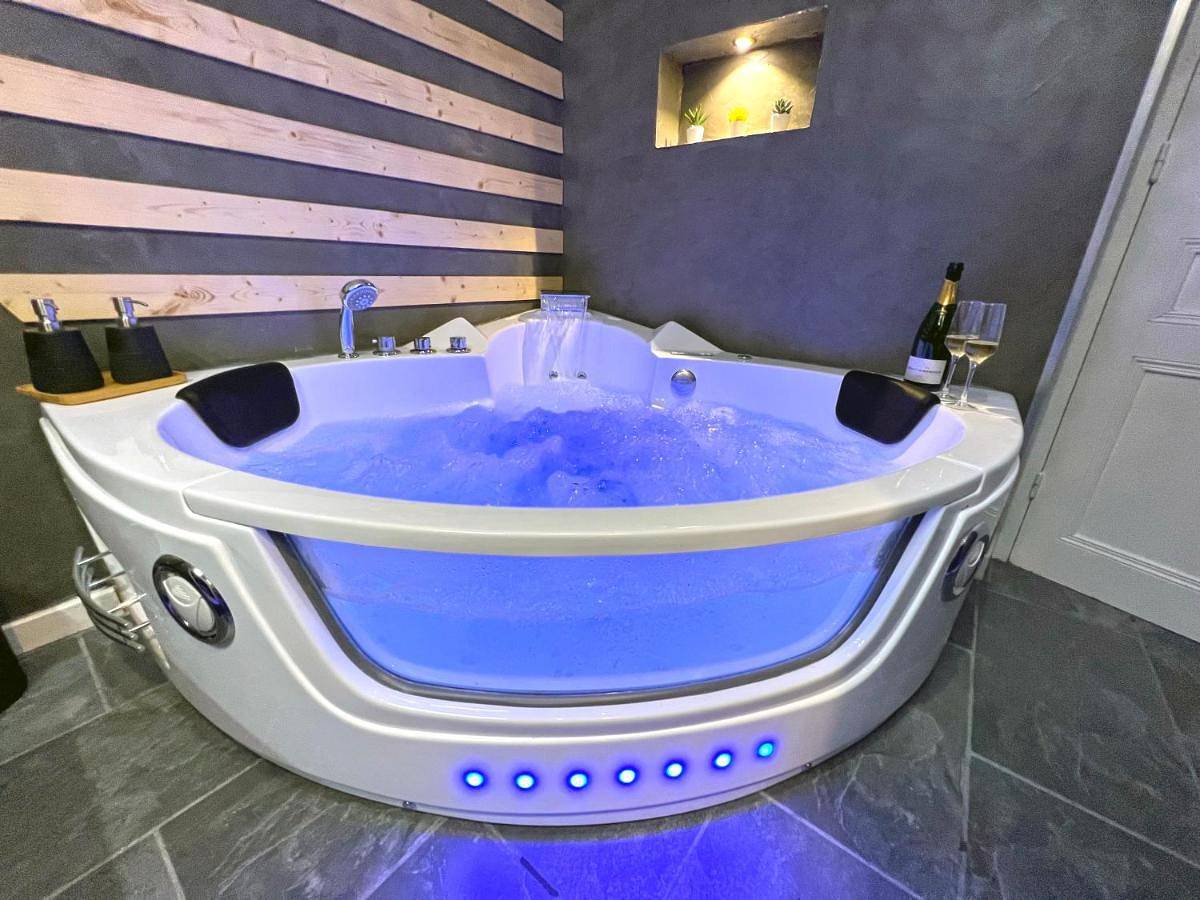 Gîte cosy avec Jacuzzi classé 3 étoiles in Poncin, Nantua