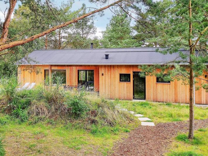 Feriehus for 8 personer, med terrasse og balkong / terrasse i tillegg til sauna, barnevennlig i Ålbæk