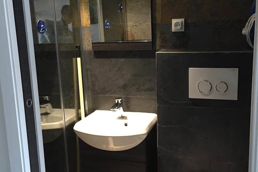 Apartamento entero, Estudio amueblado nuevo y moderno y luminoso, cerca de París in Deuil-la-Barre, Valle del Oise