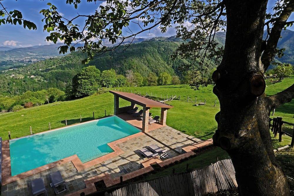 Apartamento entero, Precioso apartamento en la Toscana tradicional, soleada y panorámica villa de campo. in Pieve Fosciana, Garfagnana