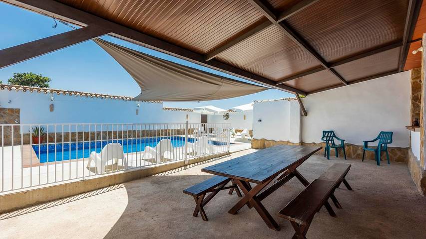 Chalet para 14 personas, con piscina y balcón/terraza en Parque Natural Sierras Subbéticas - 4