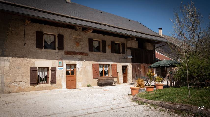Gîte pour 7 personnes, avec terrasse, animaux acceptés à Saint-Jean-de-Couz
