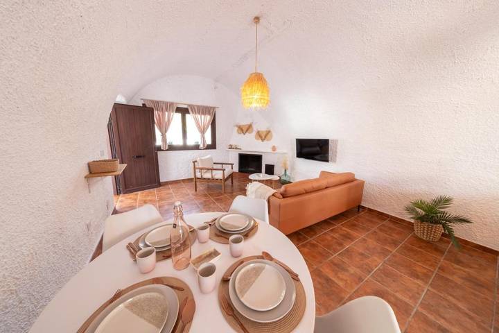 Casa rural para 4 personas, con jardín y piscina, Se admiten mascotas en Comarca de Baza