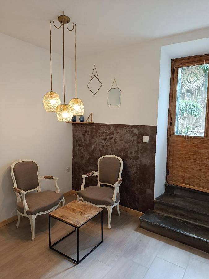 Location de vacances pour 2 personnes, avec terrasse ainsi que jardin et piscine à Villeneuve-Minervois - 3