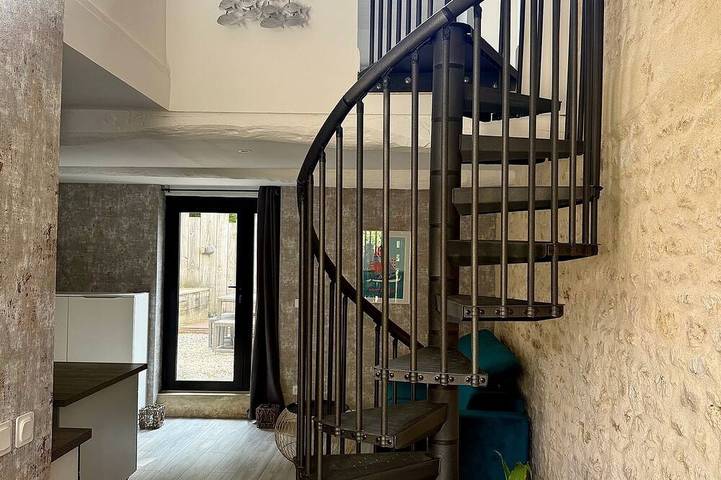 Gîte pour 4 personnes, avec Terrasse ainsi que Jardin et Piscine à Saint-Coutant-le-Grand