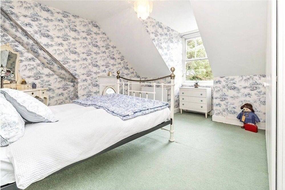 Charming Edwardian 5 Bed House | London in Elstree and Borehamwood, Hertfordshire