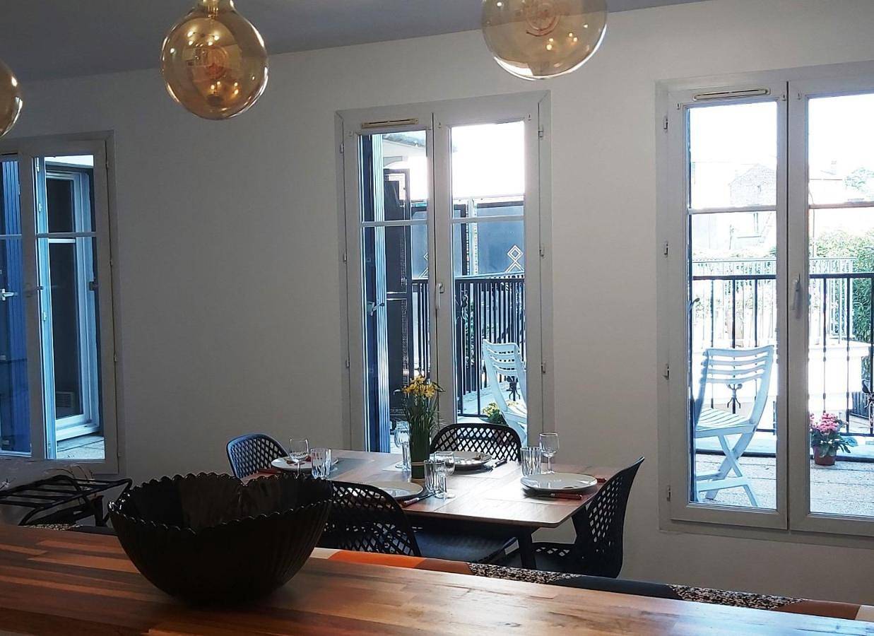 Appartement entier, One-Bedroom Apartment with Terrace in Les Pavillons-sous-Bois, Seine-Saint-Denis