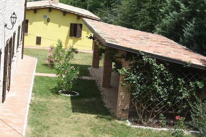 Appartement entier, Lovely panorama, pool and valley view, equipped with kitchenette. in Cagli, Valle del Metauro