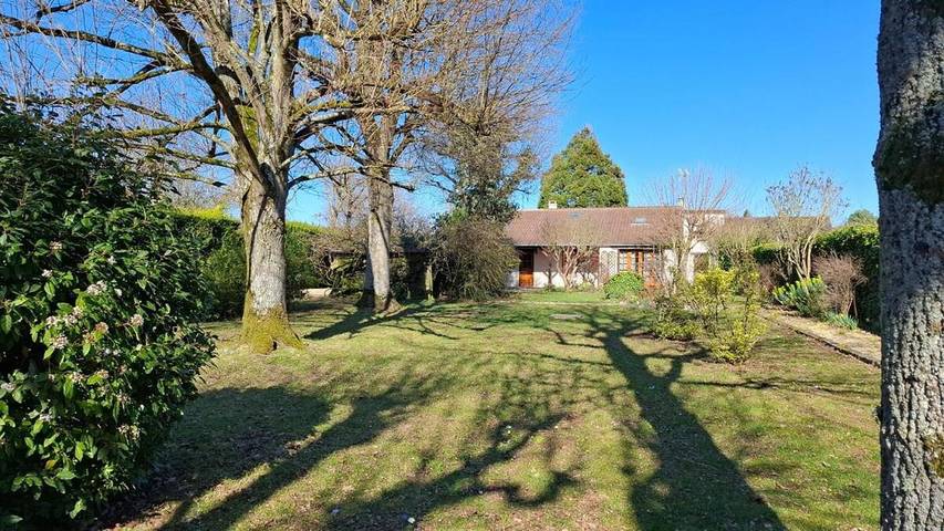 Location de vacances pour 6 personnes, avec Terrasse ainsi que Jardin et Vue à Saint-Sauveur-sur-École
