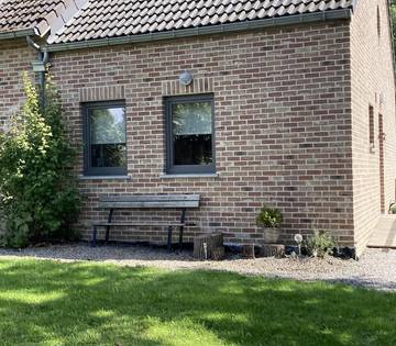 Gîte pour 2 personnes, avec terrasse ainsi que vue et jardin dans Louveigné