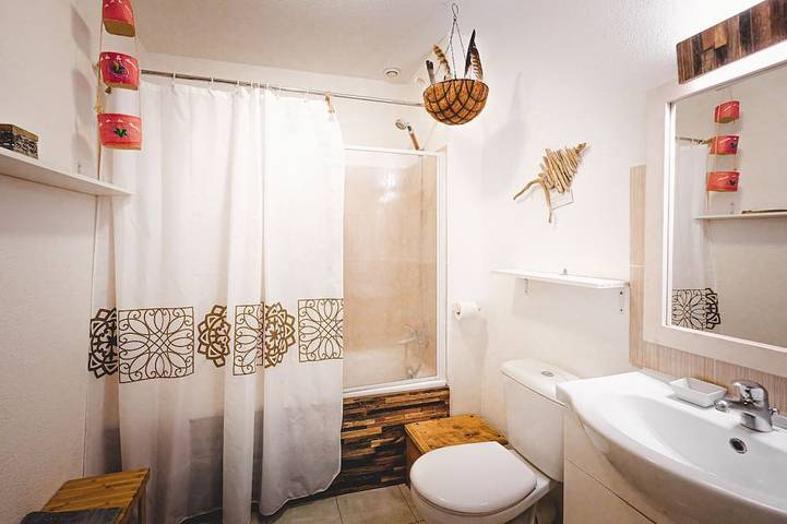 Location de vacances pour 6 personnes, avec piscine ainsi que terrasse et jardin dans Plage Venga Di L Oru Santa Maria Poggio - 4