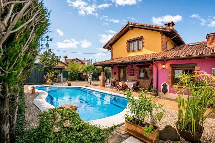 Casa de vacaciones para 8 personas, con piscina además de jacuzzi y jardín - 1