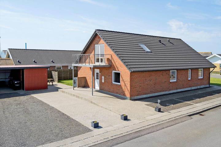 Ferienhaus für 6 Personen, mit Balkon und Whirlpool sowie Terrasse in Thorsminde