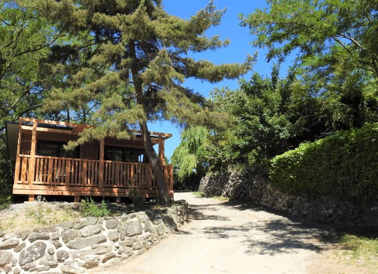 Zecamping 3 étoiles pataugeoire club enfant chalet clim 5 pers in Darbres, Ardèche