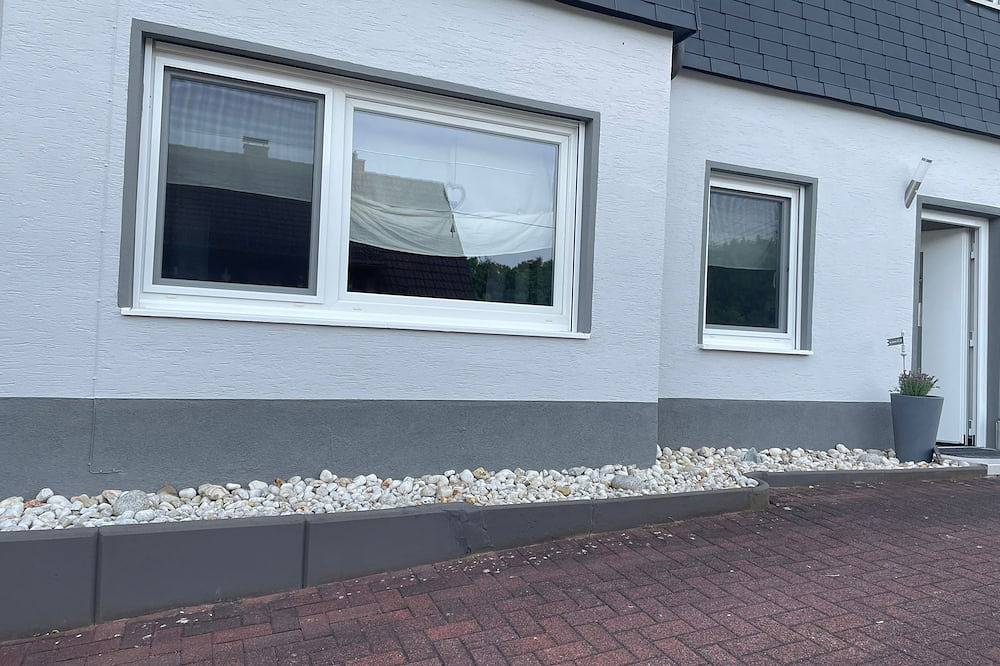 Ganze Wohnung, Voll möblierte Ferienwohnung 50qm an Feriengäste oder Monteure zu vermieten in Freudenberg (Siegerland), Kreis Siegen-Wittgenstein