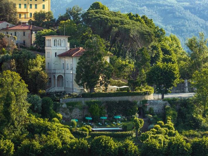 Villa per 13 persone, con piscina e giardino nonché panorama, con animali domestici a Montecatini Terme