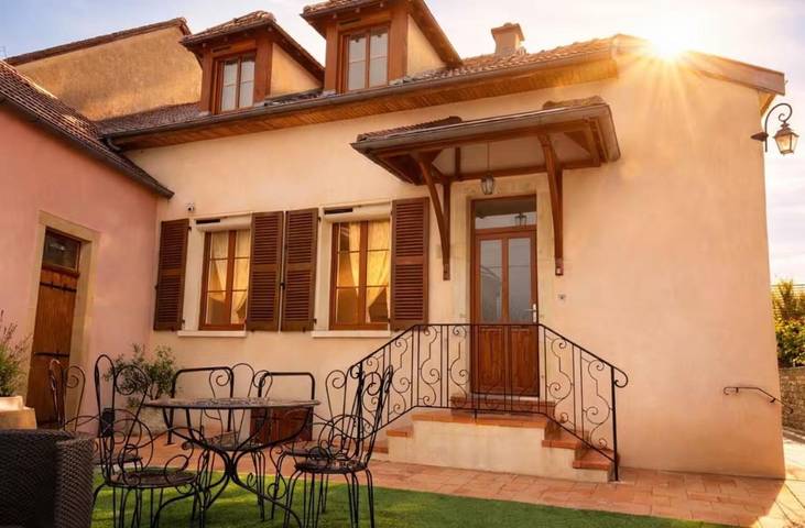 Location de vacances pour 7 personnes, avec vue et jardin, animaux acceptés à Vosne-Romanée