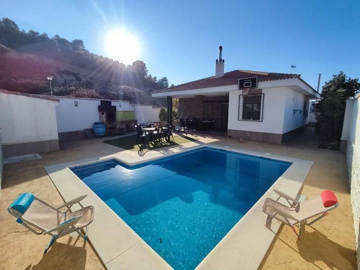 Casa rural para 10 personas, con Balcón y Terraza además de Jardín y Piscina en Valdepeñas de Jaén