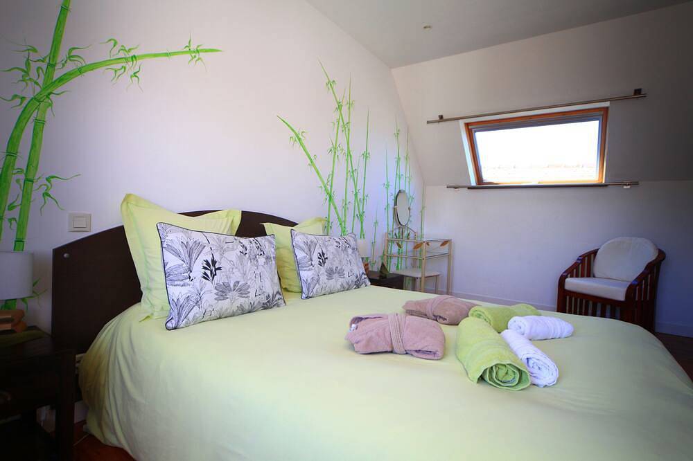 Villa vue mer 20 mètres de la plage avec piscine intérieure et jacuzzi extérieur in Santec, Ceinture Dorée