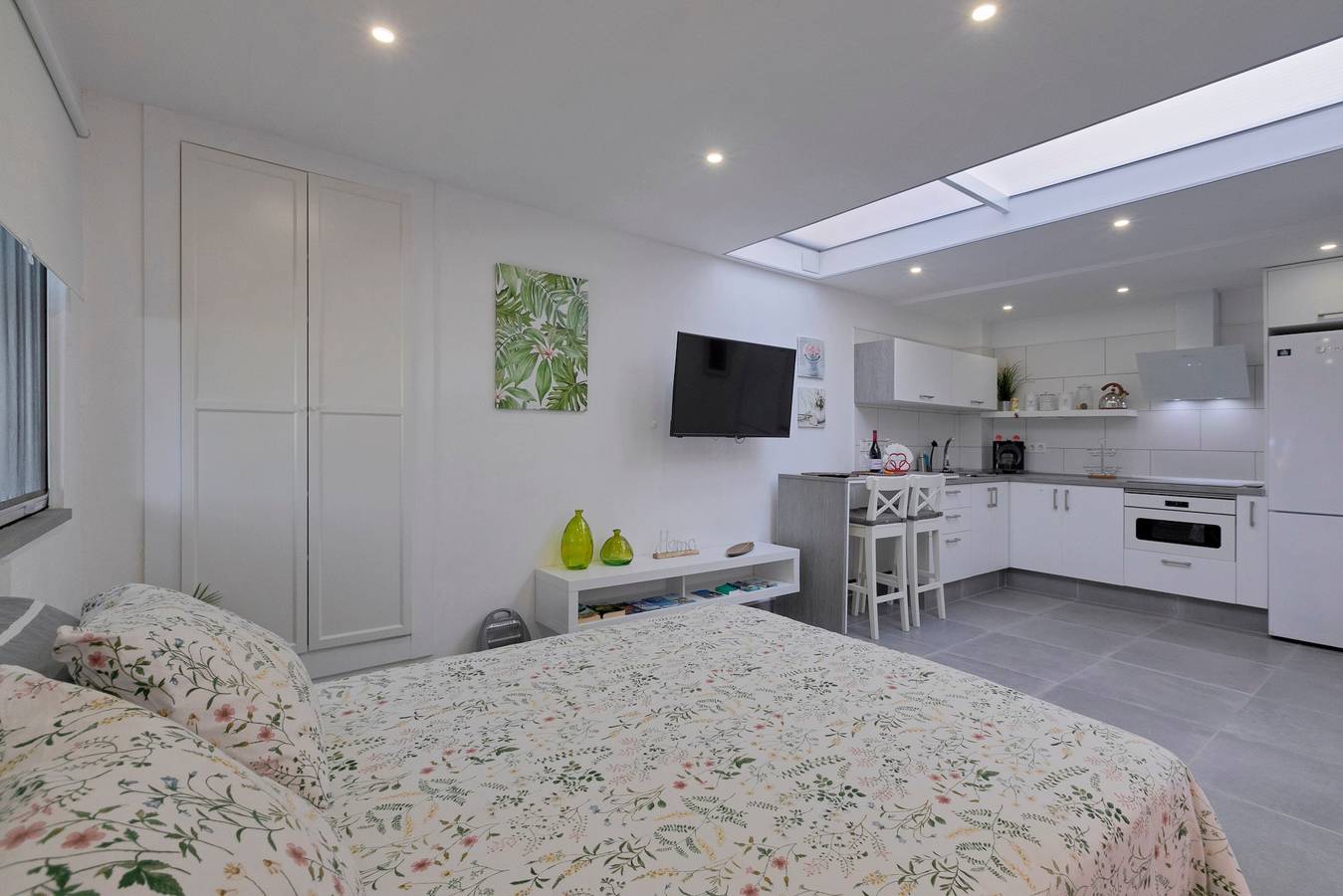 Estudio entero, Estudio de vacaciones 'Loft Cerca Del Mar Tenerife' con terraza compartida, jardín y Wi-Fi in Punta del Hidalgo, San Cristóbal de La Laguna