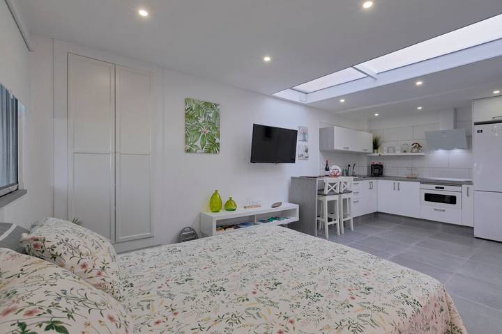 Hel enrumslägenhet, Vacation Studio 'Loft Cerca Del Mar Tenerife' with Shared Terrace, Shared Garden and Wi-Fi in Punta del Hidalgo, San Cristóbal de La Laguna