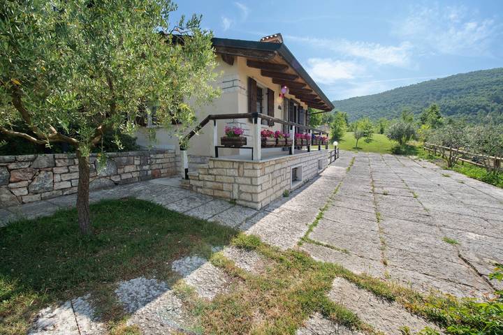 Ferienhaus für 2 Personen, mit Balkon und Garten sowie Seeblick in Verona