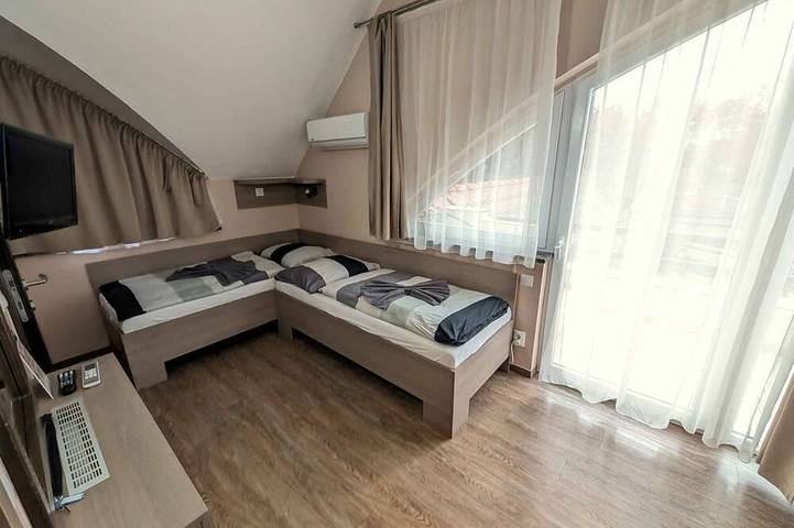 Ferienhaus für 19 Personen, mit Balkon/Terrasse und Whirlpool sowie Terrasse und Garten in Ungarn - 3