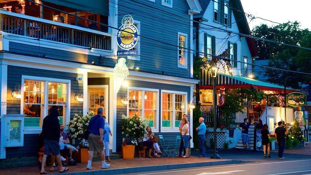 Cozy Cottage Close to Downtown Ogt in Ogunquit, York County